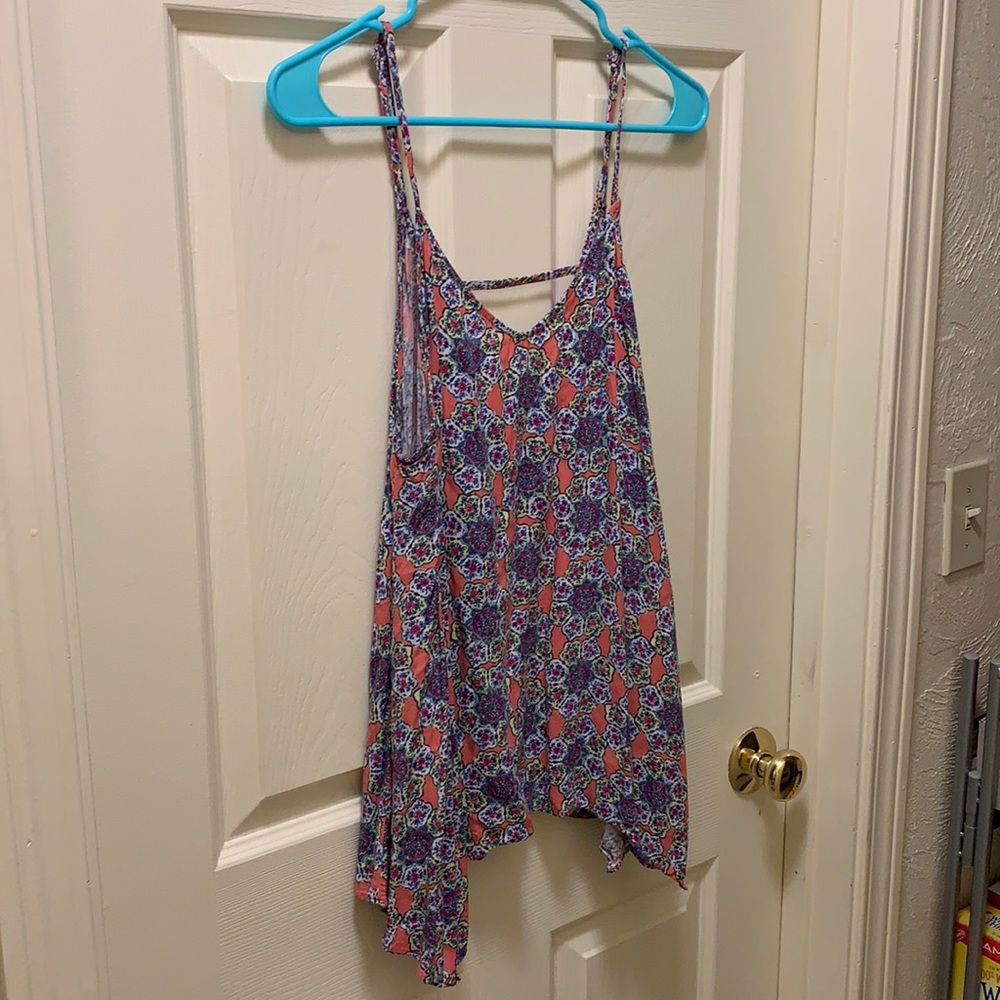Coral patterned tank